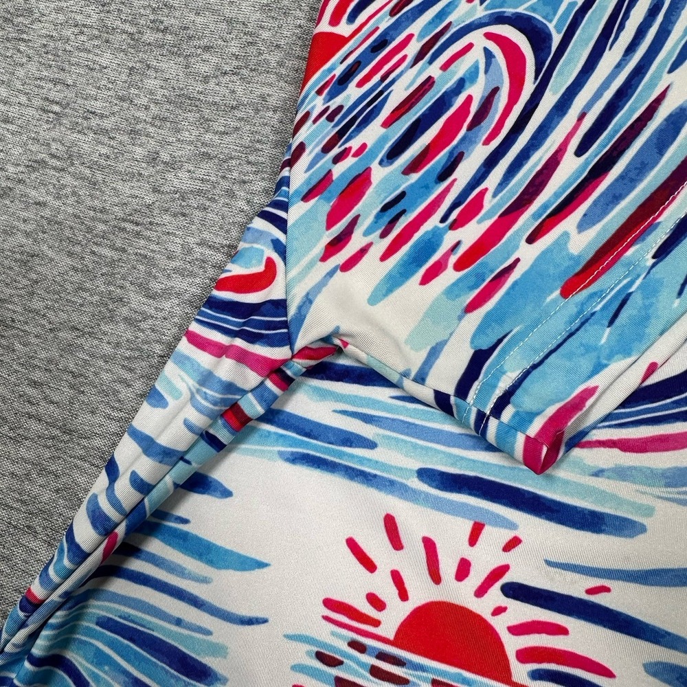 Sunday Swagger Polo Shirt Mens Medium Blue Red Surfer Ocean Print Stretch Golf - Picture 4 of 9